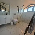 לינה וארוחת בוקר @home דליאן
