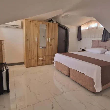 Bed and Breakfast @home 4*